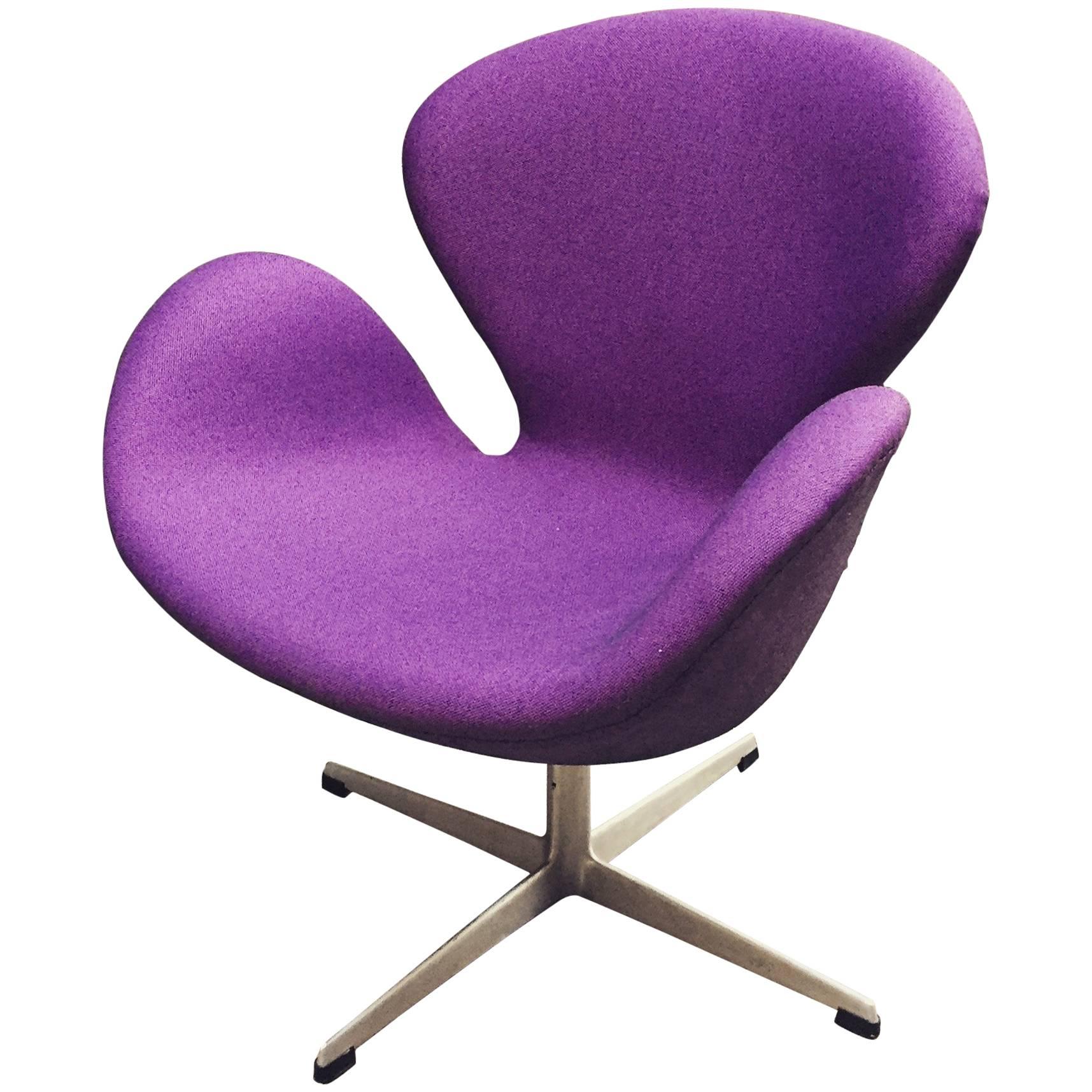 Early Arne Jacobsen 3320 Swan Chair