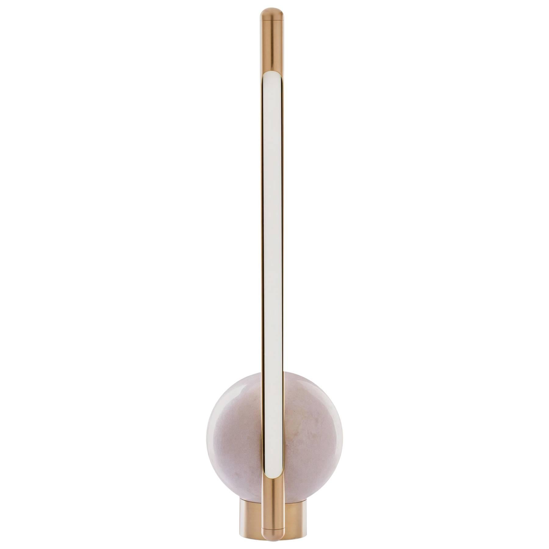 Lampada da tavolo in marmo e rame, stile brasiliano contemporaneo, di Tiago Curioni