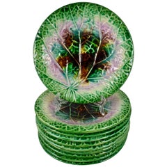 Victorian English Majolica Green Rimmed Round Begonia Leaf Plate, circa 1870-80