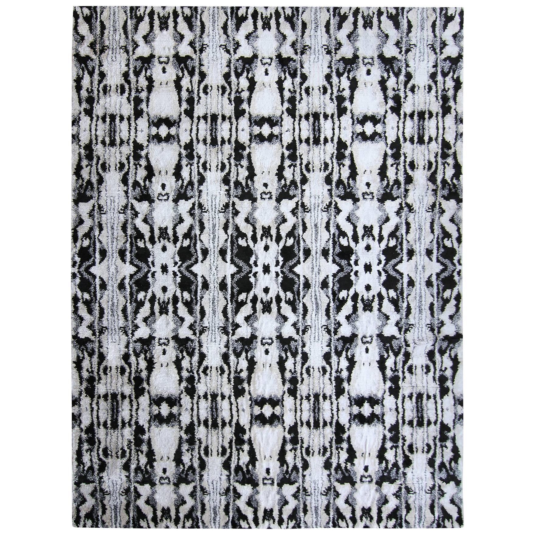 Tapis noir 100 % soie tissé Lulu Eskayel, Biami