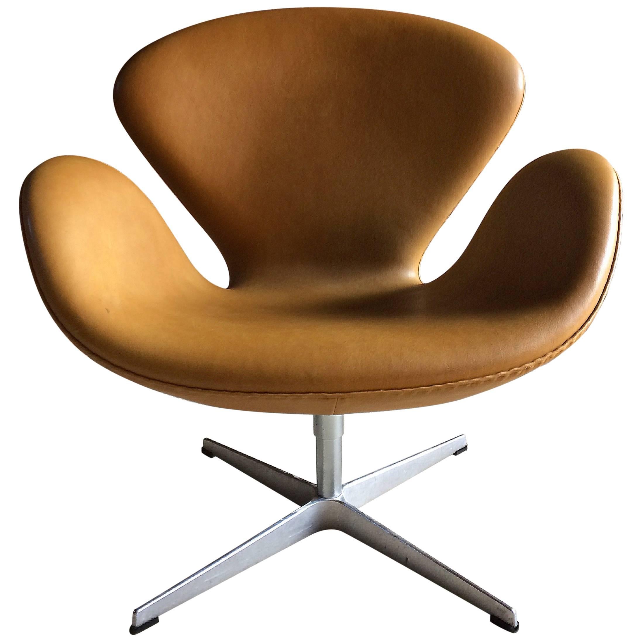 Arne Jacobsen Swan Chair Tan Leather for Fritz Hansen, 2007, Danish