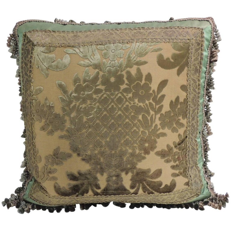 19th Century Green and Gold Silk Velvet Decorative Pillow with Tassels For Sale at 1stdibs