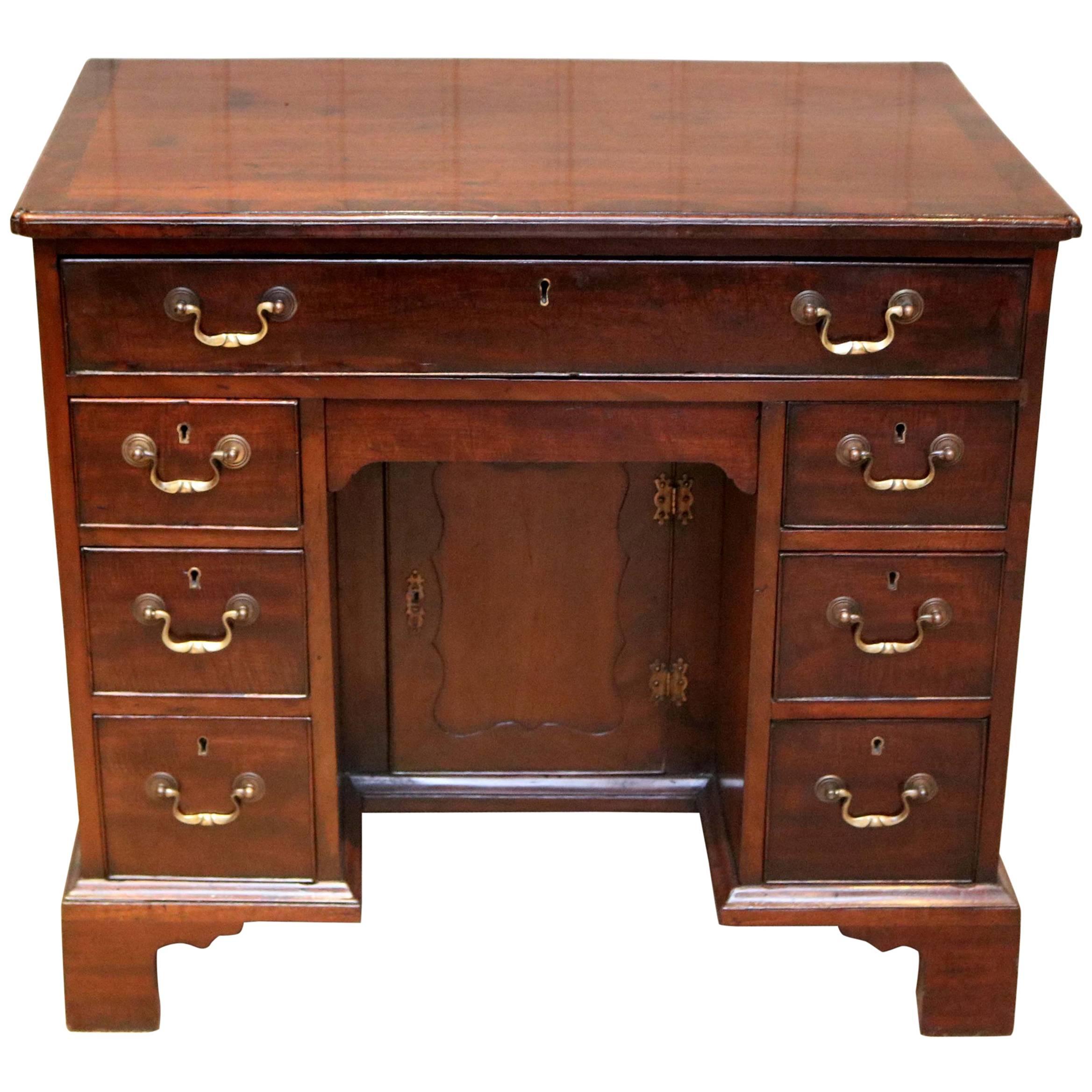 Georgian Mahogany Kneehole Desk For Sale