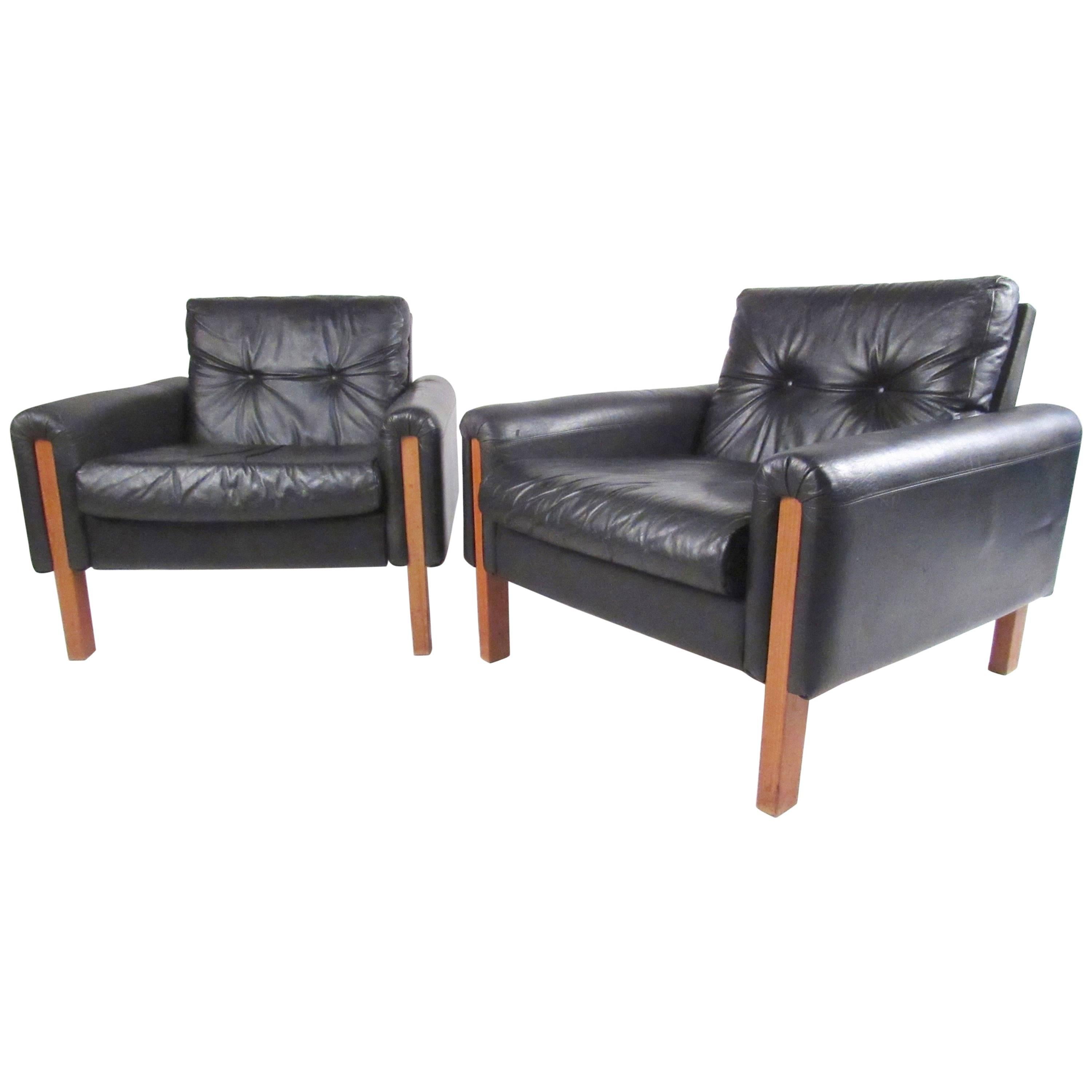 Pair of Midcentury Tufted Leather Lounge Chairs by Stendig