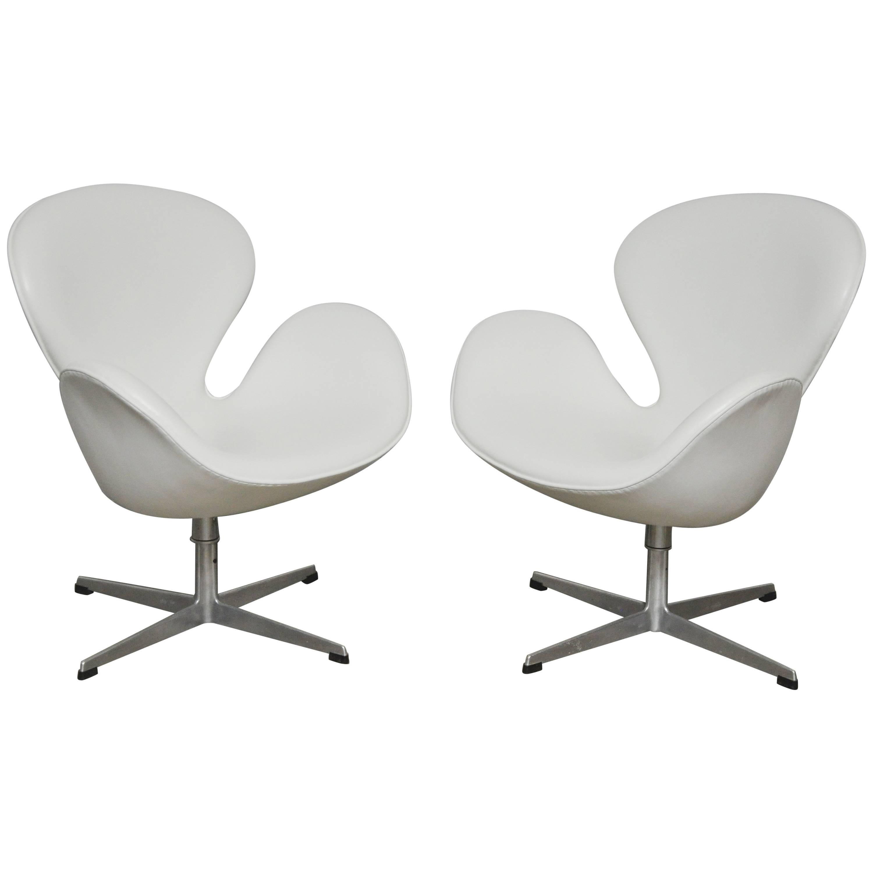 Early Model Swan Chairs by Arne Jacobsen, Swivel & Tilt