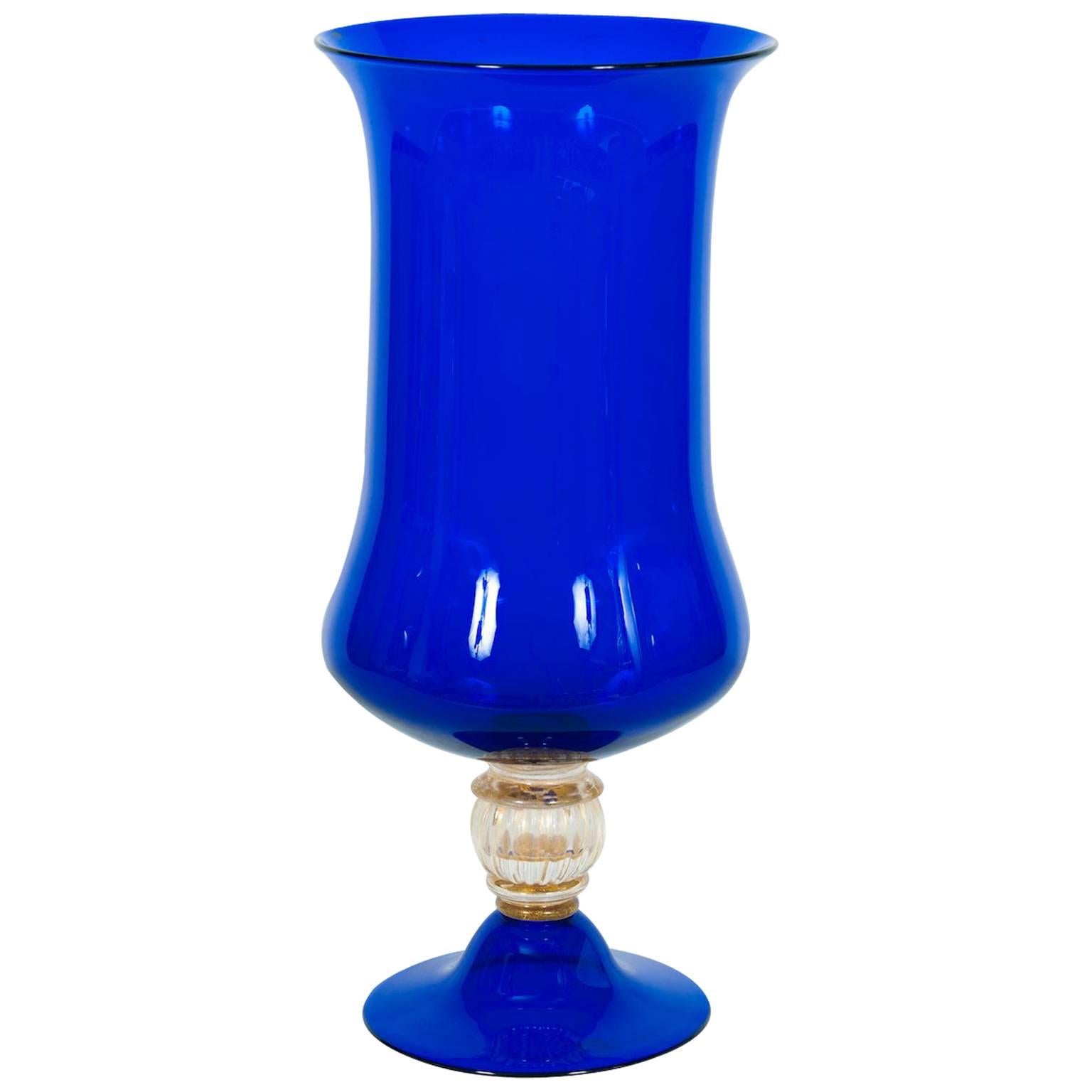 Jarrón veneciano italiano de vidrio soplado de Murano Acabados en azul y oro de 24 quilates Años 60