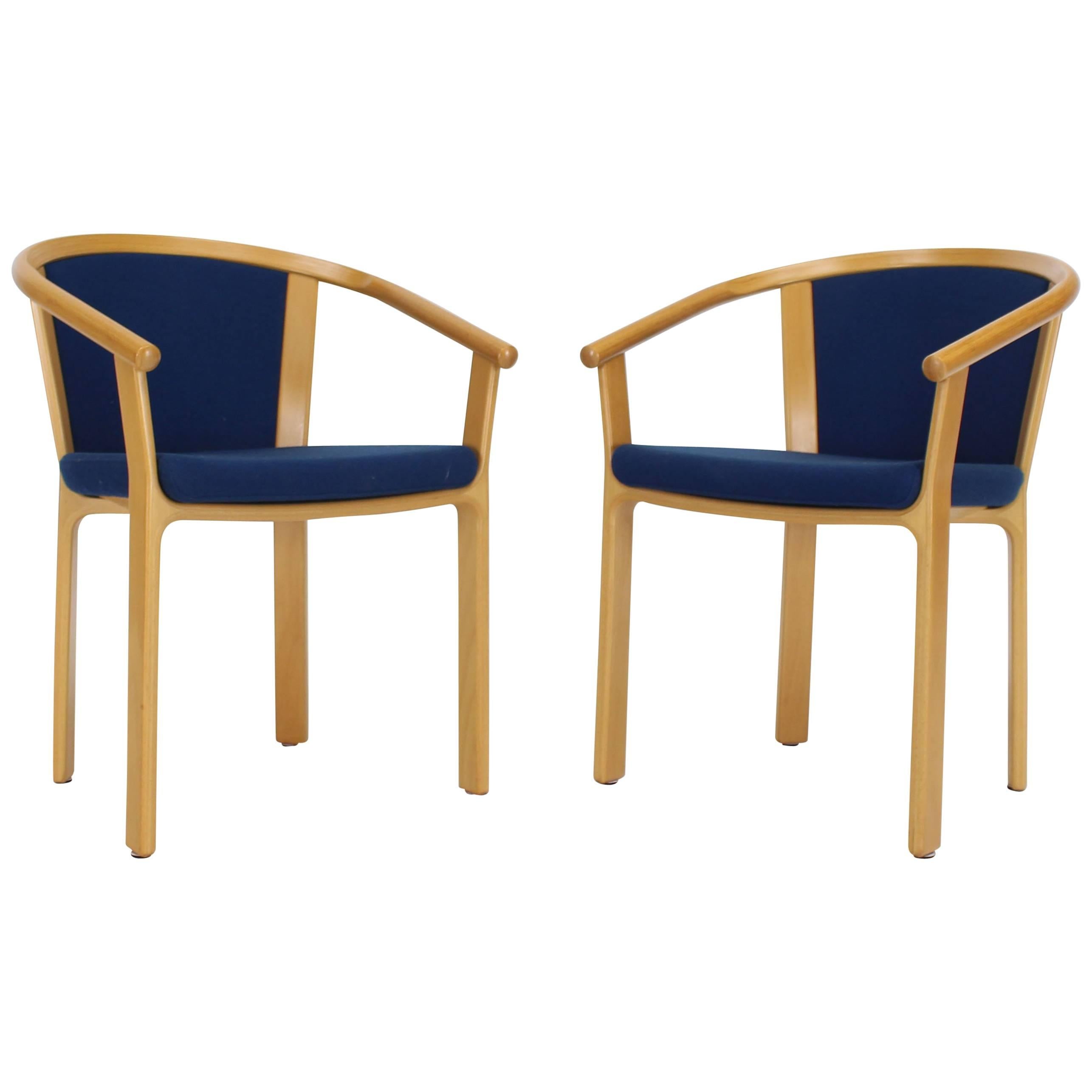 Moderne dänische Stühle mit Fassrückenlehne, Paar im Angebot