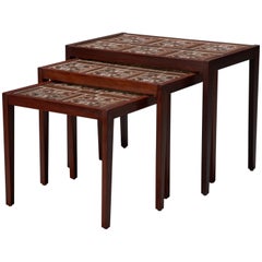 Ensemble de trois tables gigognes modernes danoises en bois de rose et carreaux