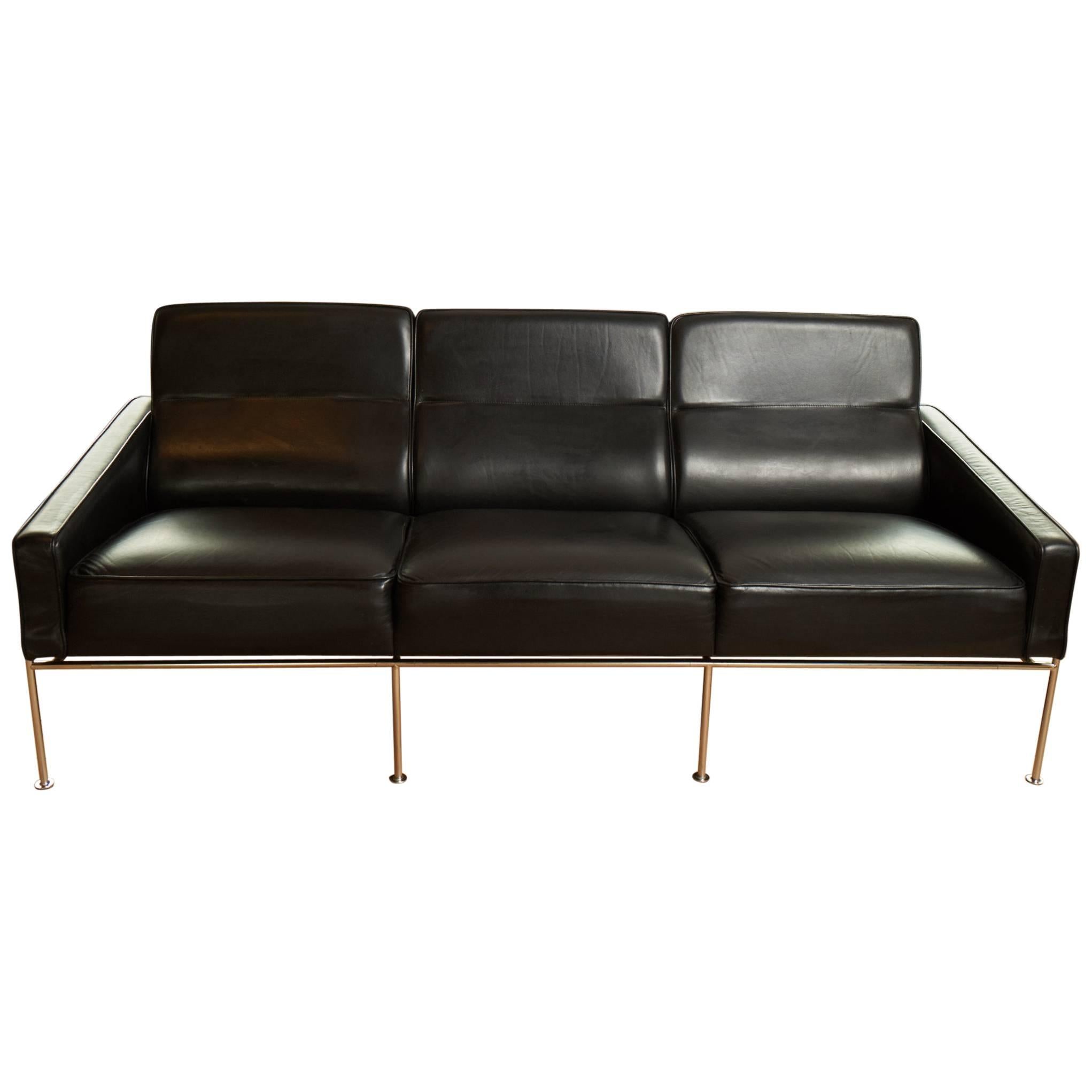 Arne Jacobsen Airport Sofa, Three People For Sale