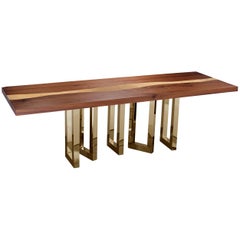 Langer Tisch „Il Pezzo 6“ aus massivem Nussbaum und Eschenholz 260 cm/102.4 cm mit goldenem Sockel