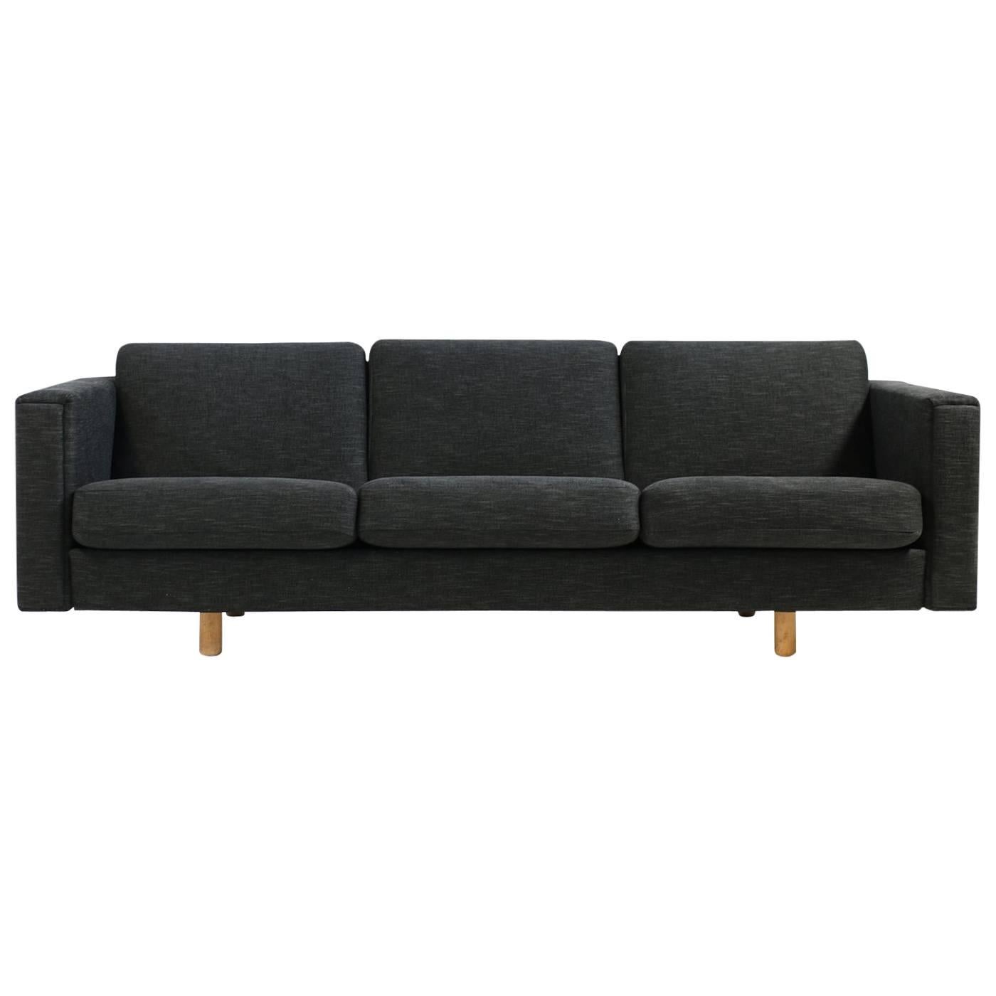 1960s Hans J. Wegner Sofa Mod. Ge 300 for GETAMA, Denmark, New Upholstery, Oak