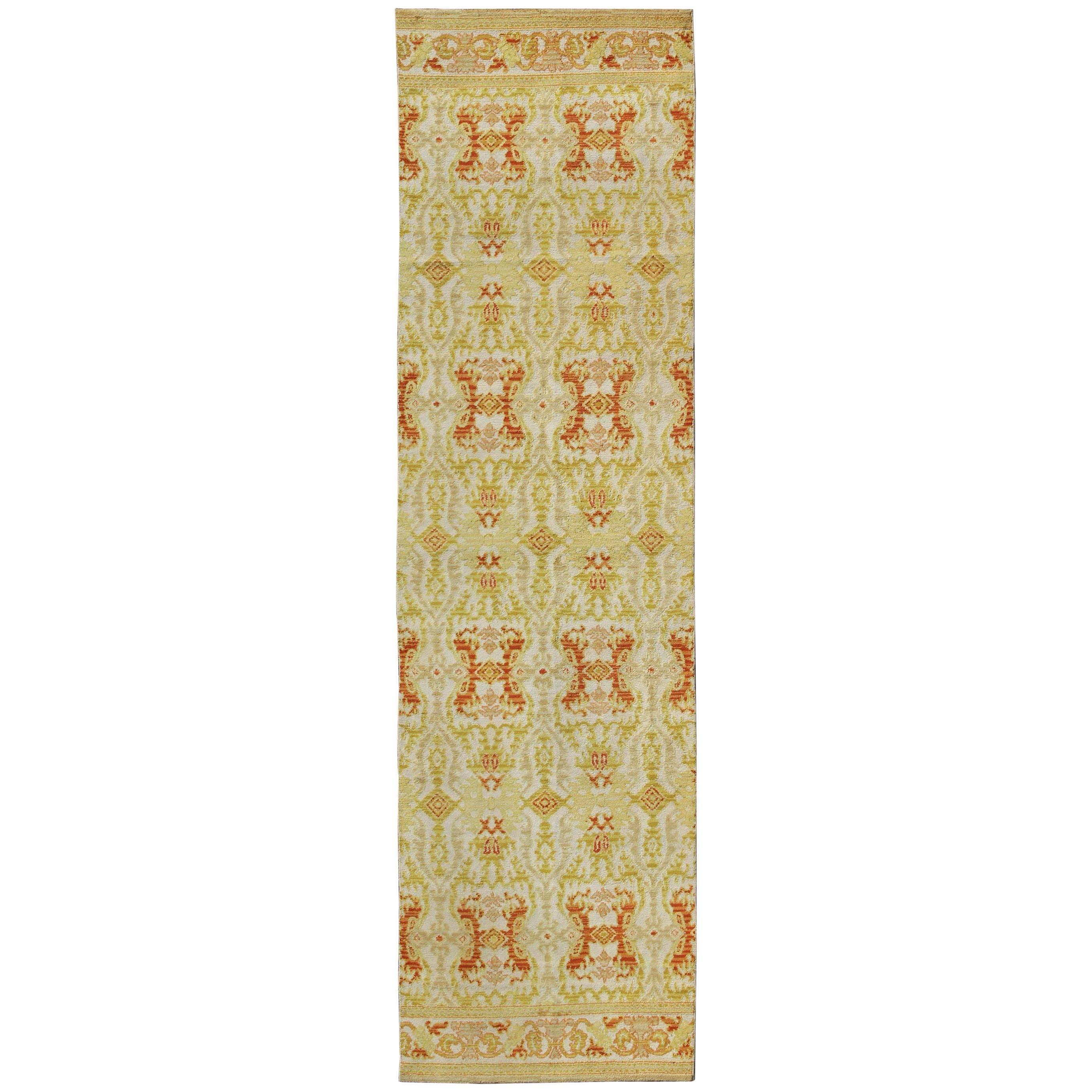 Alfombra española antigua verde, amarilla y naranja Fragmento de una alfombra antigua más grande en venta