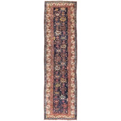 Tapis de couloir persan ancien Bidjar rouge, bleu et ivoire à motifs géométriques