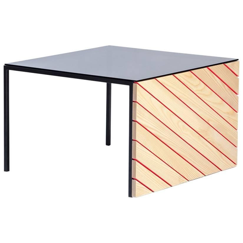 Table basse en frêne avec plateau en verre et détails roses par Hinterland Design