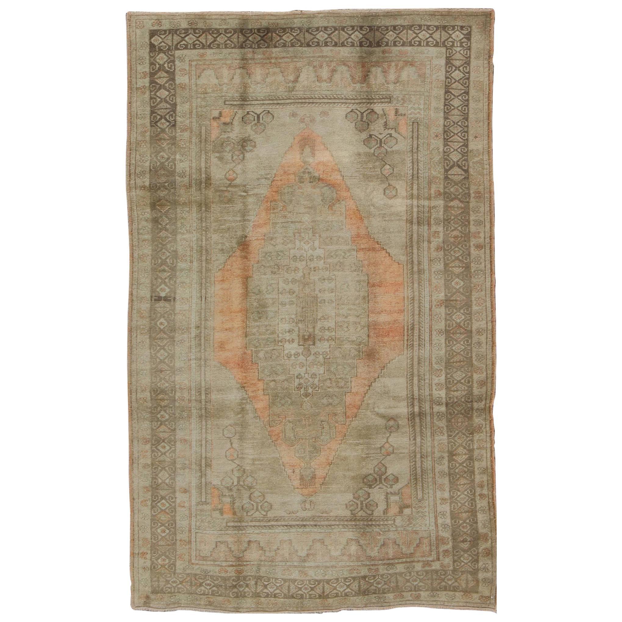1940s Taupe Vintage Oushak Rug from Turkey with Light Salmon / Coral Medallion For Sale
