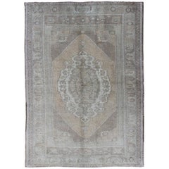 Tapis turc Oushak vintage aux couleurs sourdes avec motif de médaillon en Lt. Vert