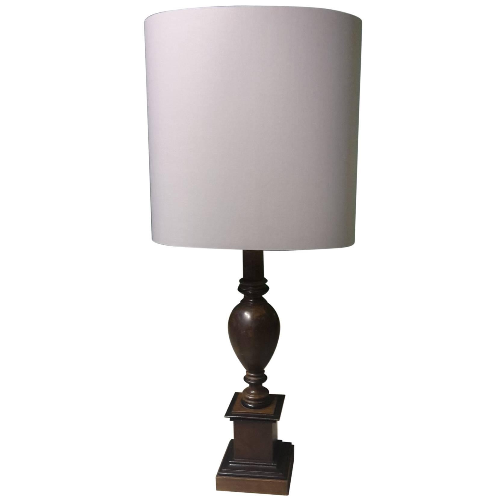 20th Century French Table Lamp Made of Turned Mahogany and Oak with Grey Shade For Sale