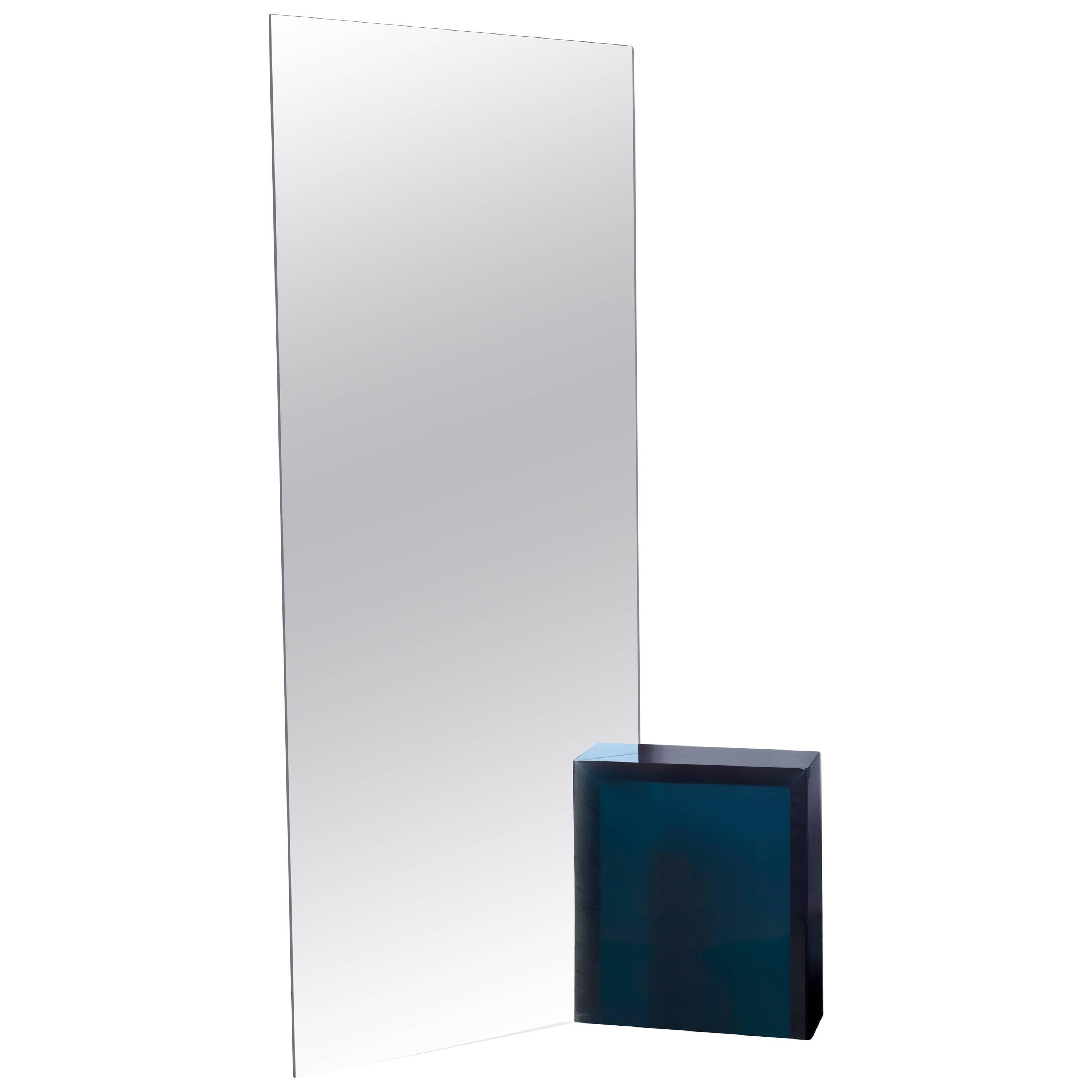 Miroir sans tain contemporain 'Deux' de Sabine Marcelis, résine bleue en vente