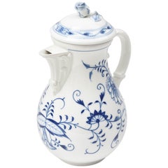 Meissen Blue Onion Coffee Pot, Vibrantly Painted and Very Nice Condition