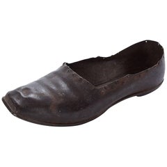 Chaussure en fer forgé à la main de la fin du 19e siècle, probablement un échantillon de cobblers