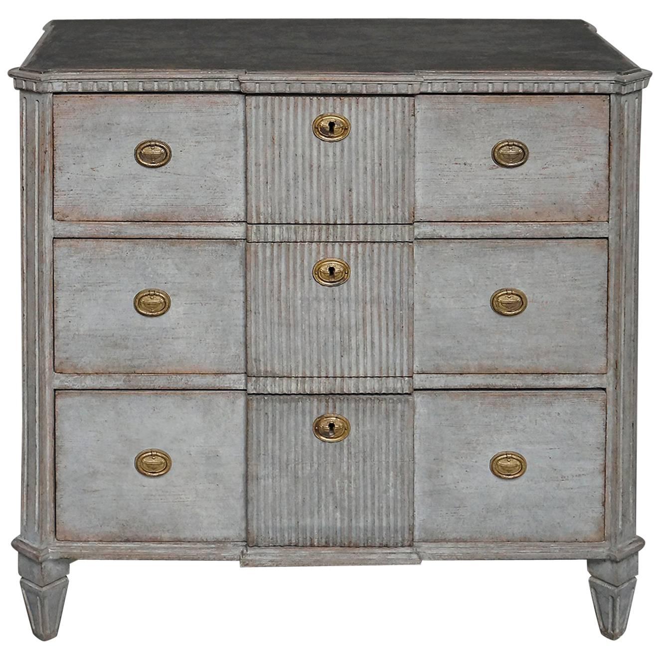 Gustavian Style Commode in Worn Gray Paint