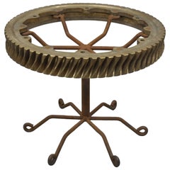 Brutalist Elevator Worm Gear Coffee Side Table sur base de pieds araignée en fer