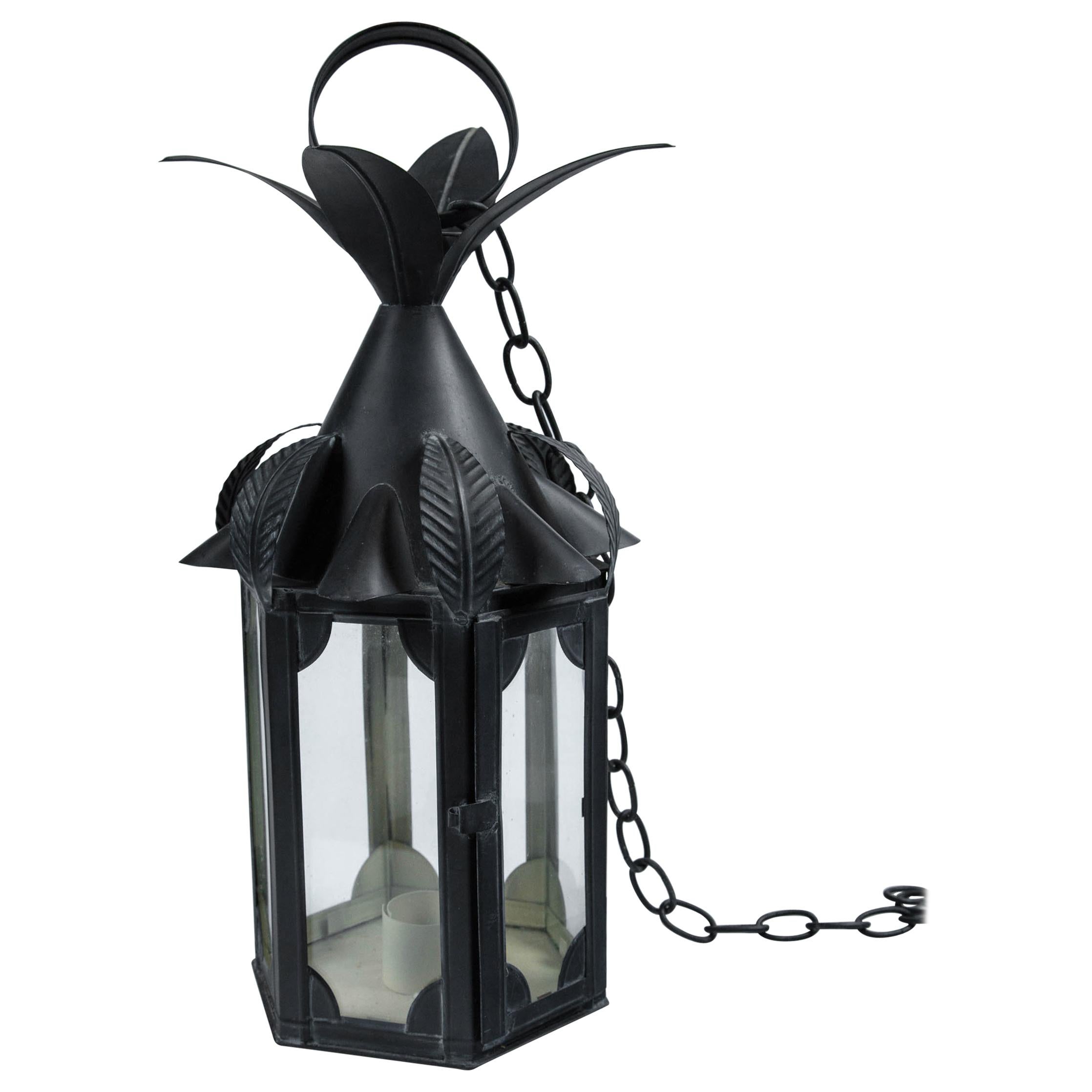 Petite lanterne italienne en métal noir avec de grandes feuilles en vente