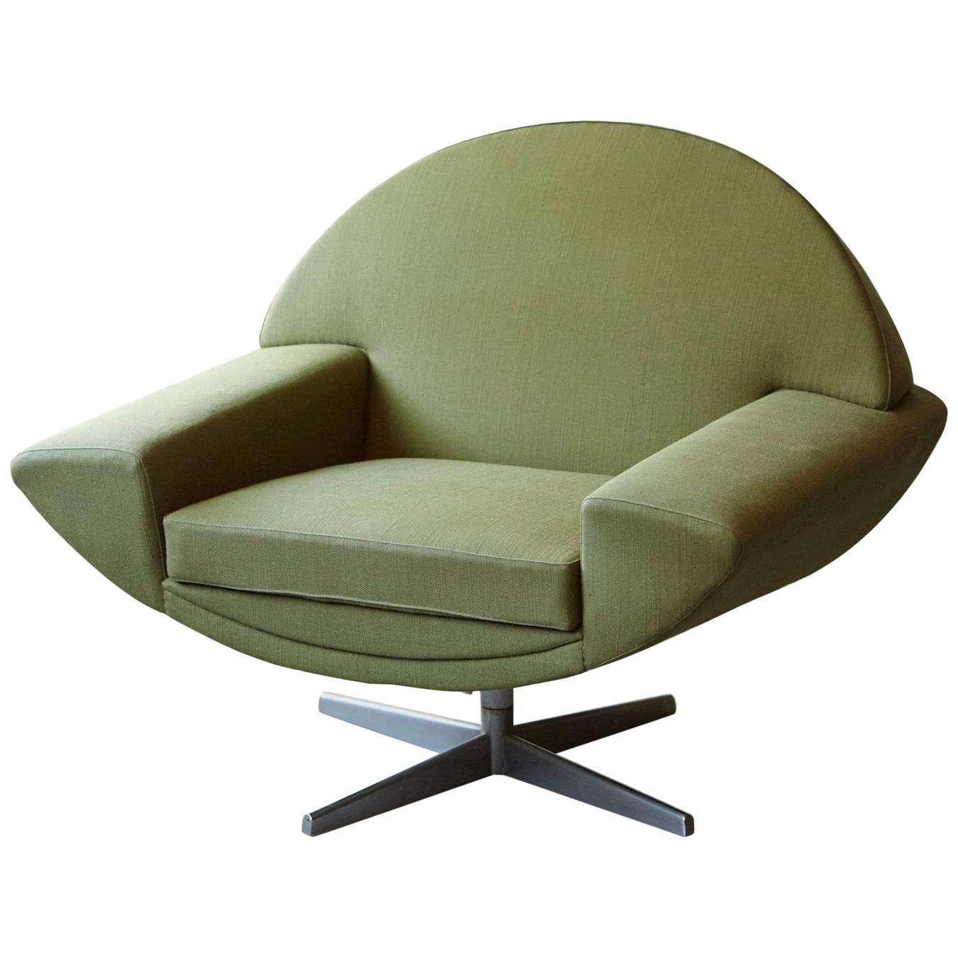 Johannes Andersen 'Capri' Green Swivel Lounge Chair for Trensums, Denmark, 1960s