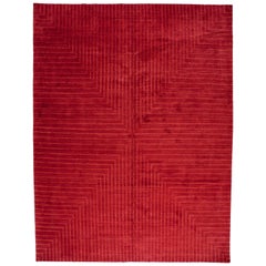 Roter, diagonal gestreifter Teppich mit diagonalen Streifen