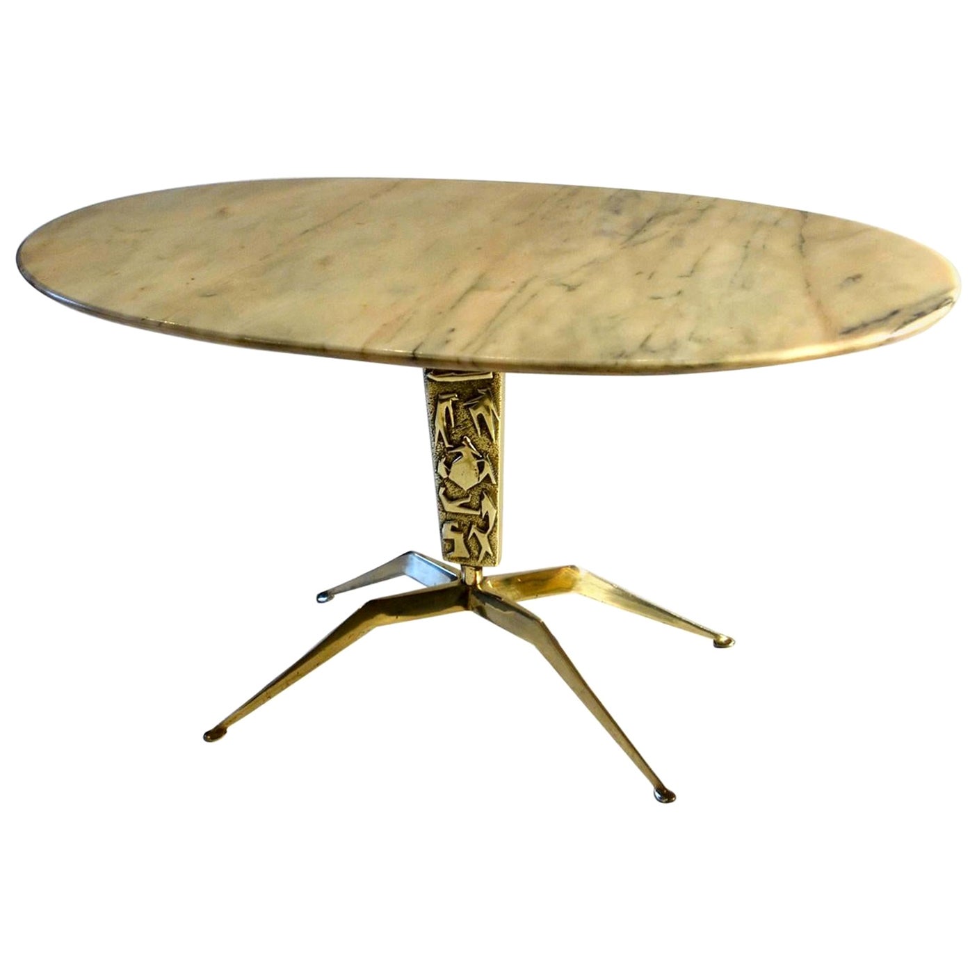 Table basse ovale avec plateau en marbre et base en bronze attribuée à Duilio Barnab