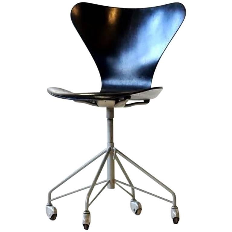 Office Chair by Arne Jacobsen for Fritz Hansen Model 3117 07