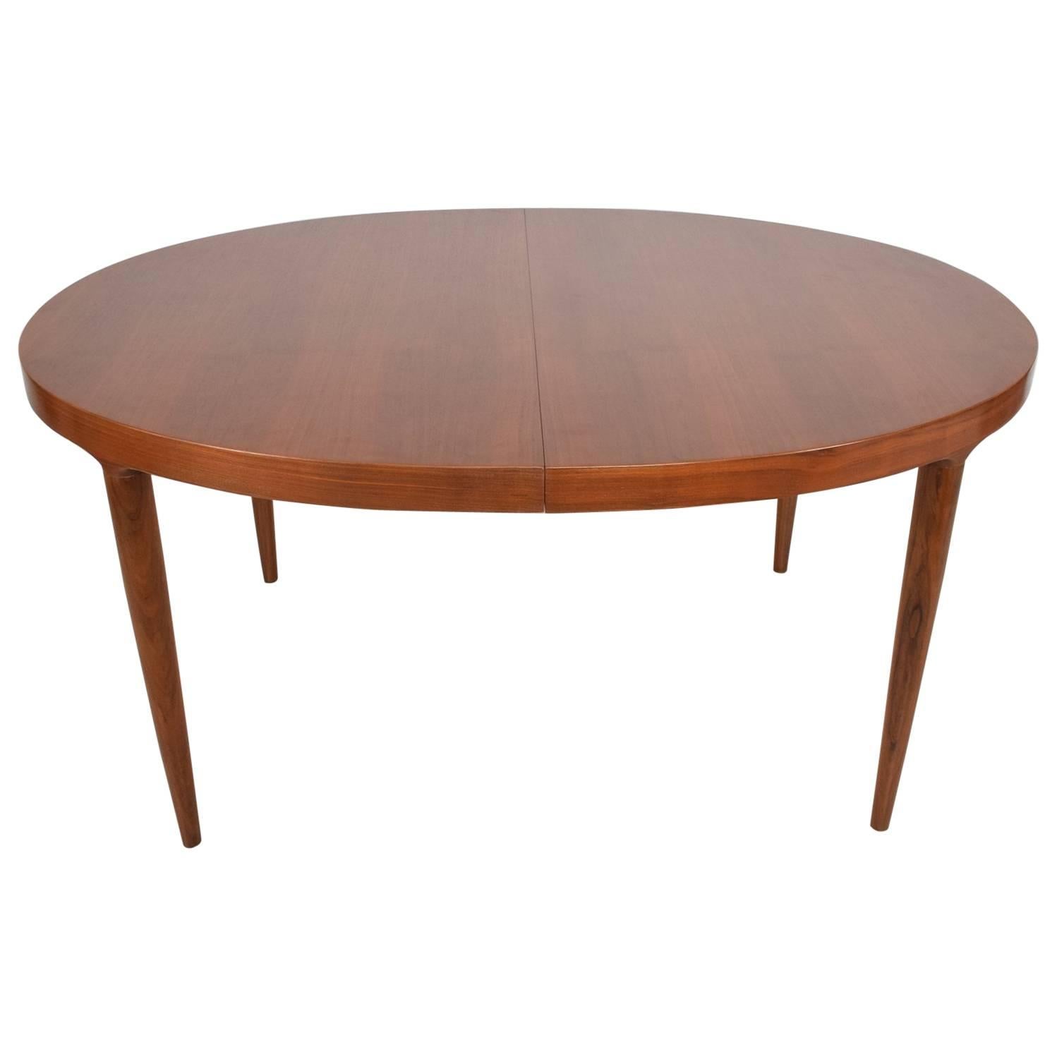 Midcentury Danish Modern Teak Dining Table in Excellent Condition