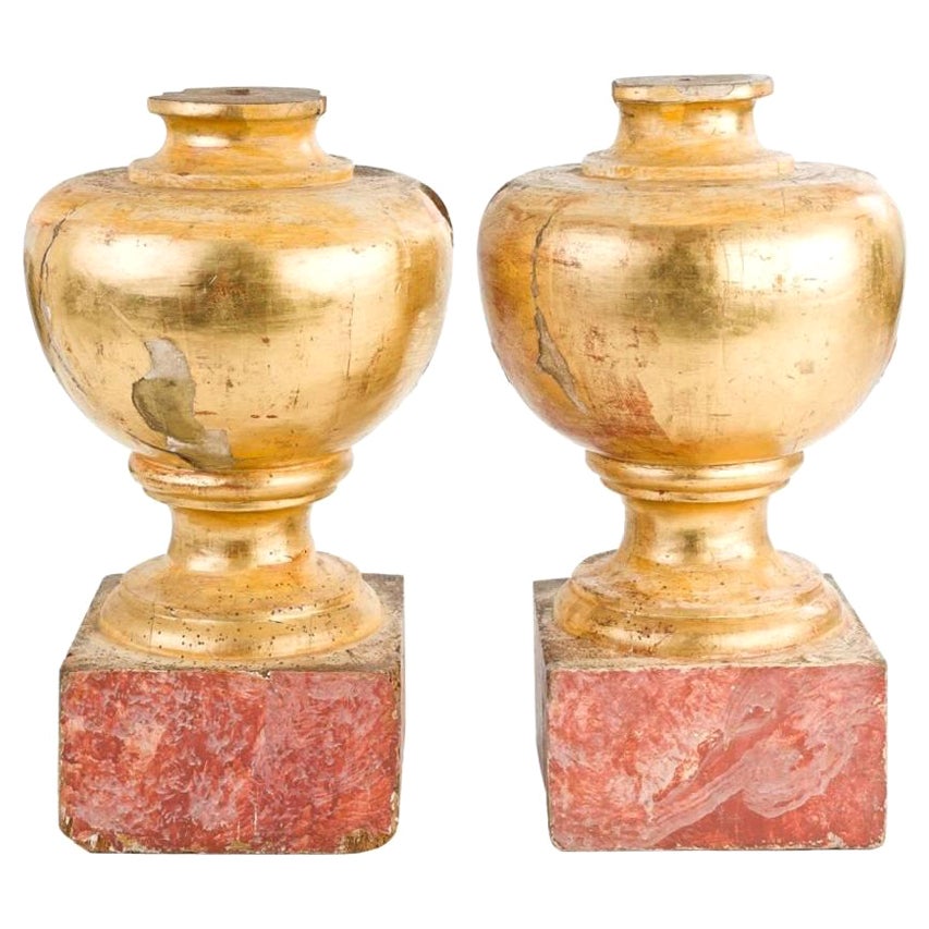 17th Century Pair of Gold Giltwood Rounded Tops