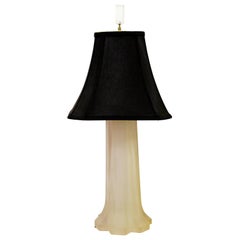 Mid-Century Modern Frosted Resin Tischlampe W / Finial signiert von Paolo Gucci