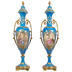 Paire de vases d'exposition de Sèvres, vers 1960