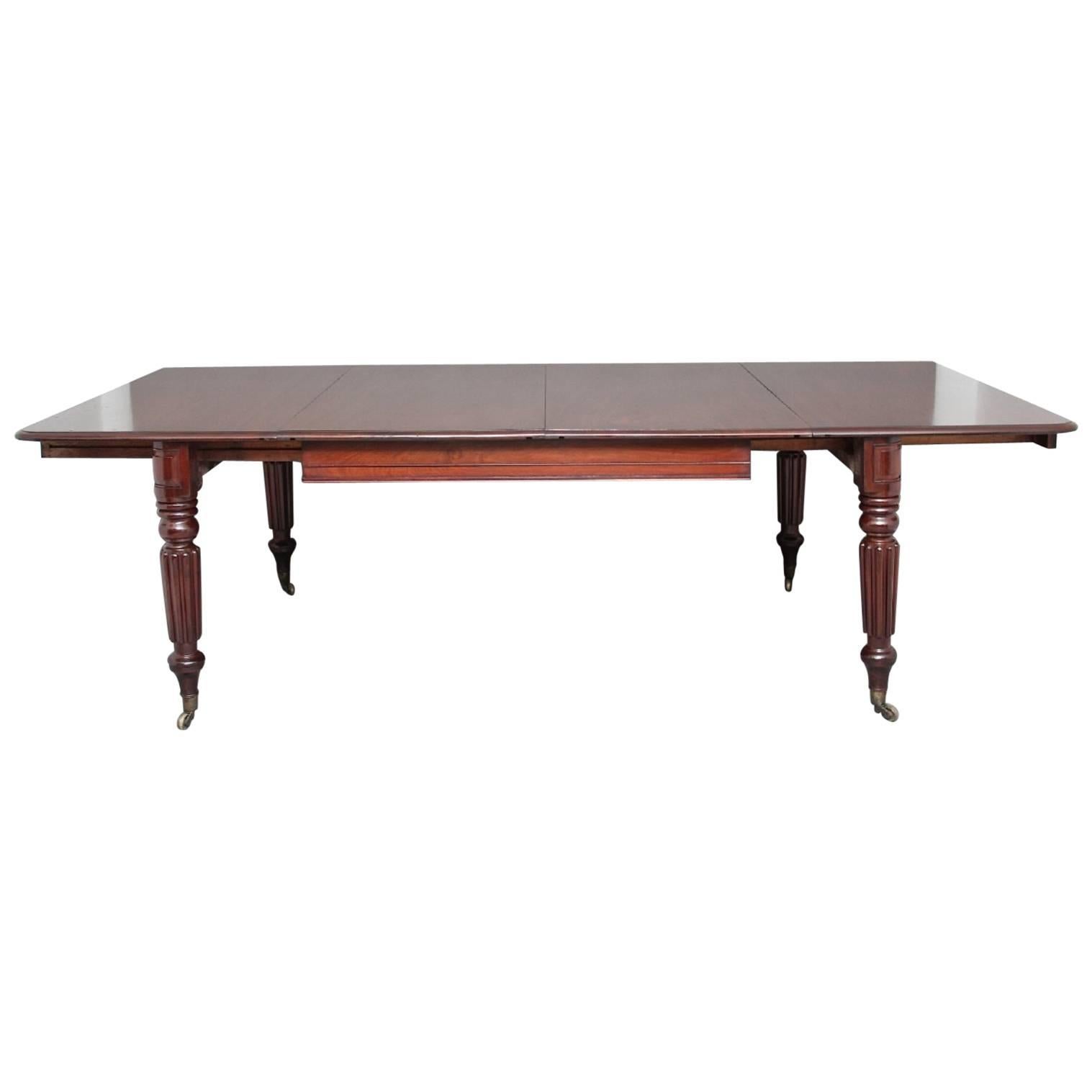 Early 19th Century Mahogany Two-Leaf Dining Table