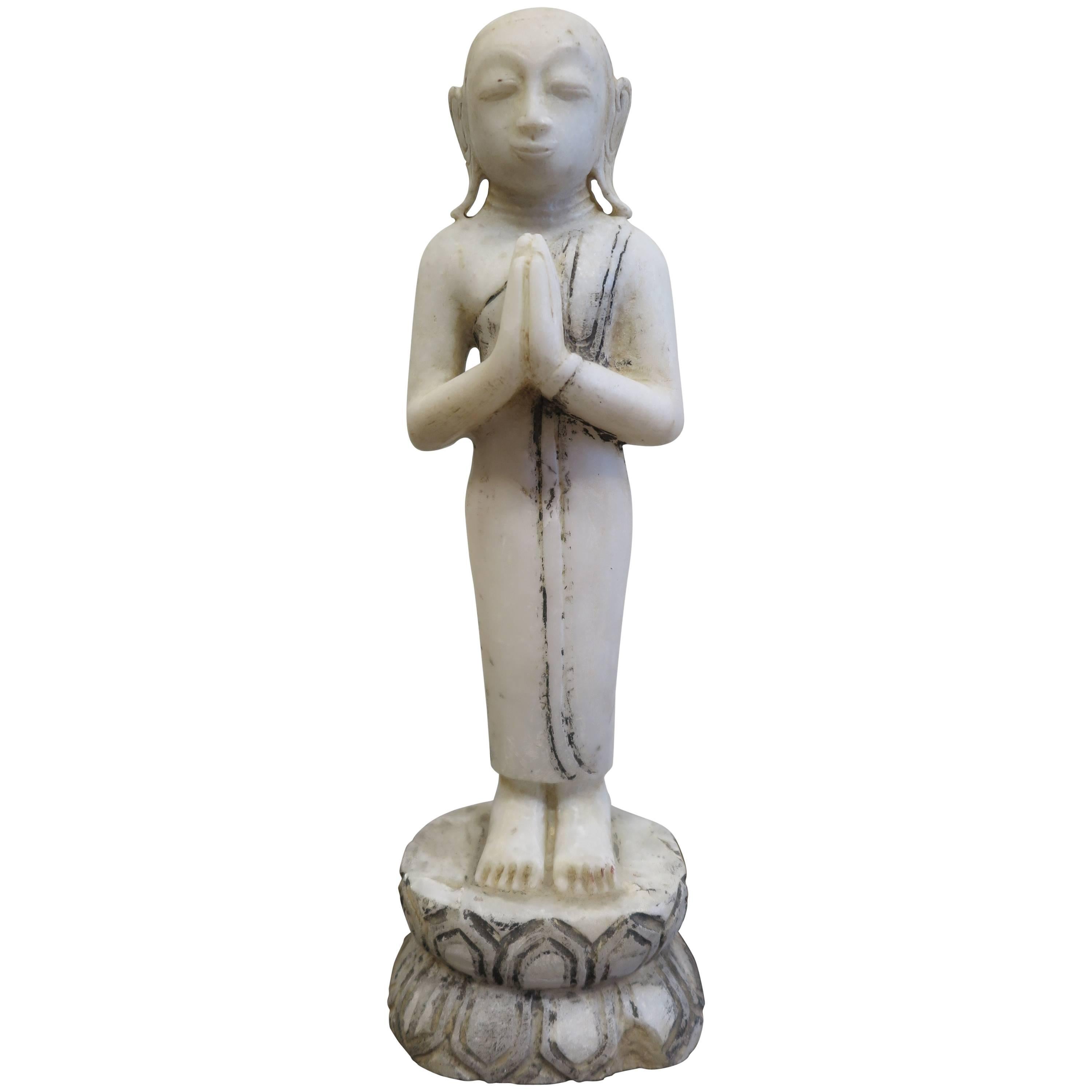 Buddhistische Monk-Statue aus birmanischem Alabaster des 19. Jahrhunderts