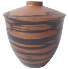 Dan Kvitka Gedrehtes Holzgefäß:: Schale oder Vase aus Ebenholz:: signiert und datiert
