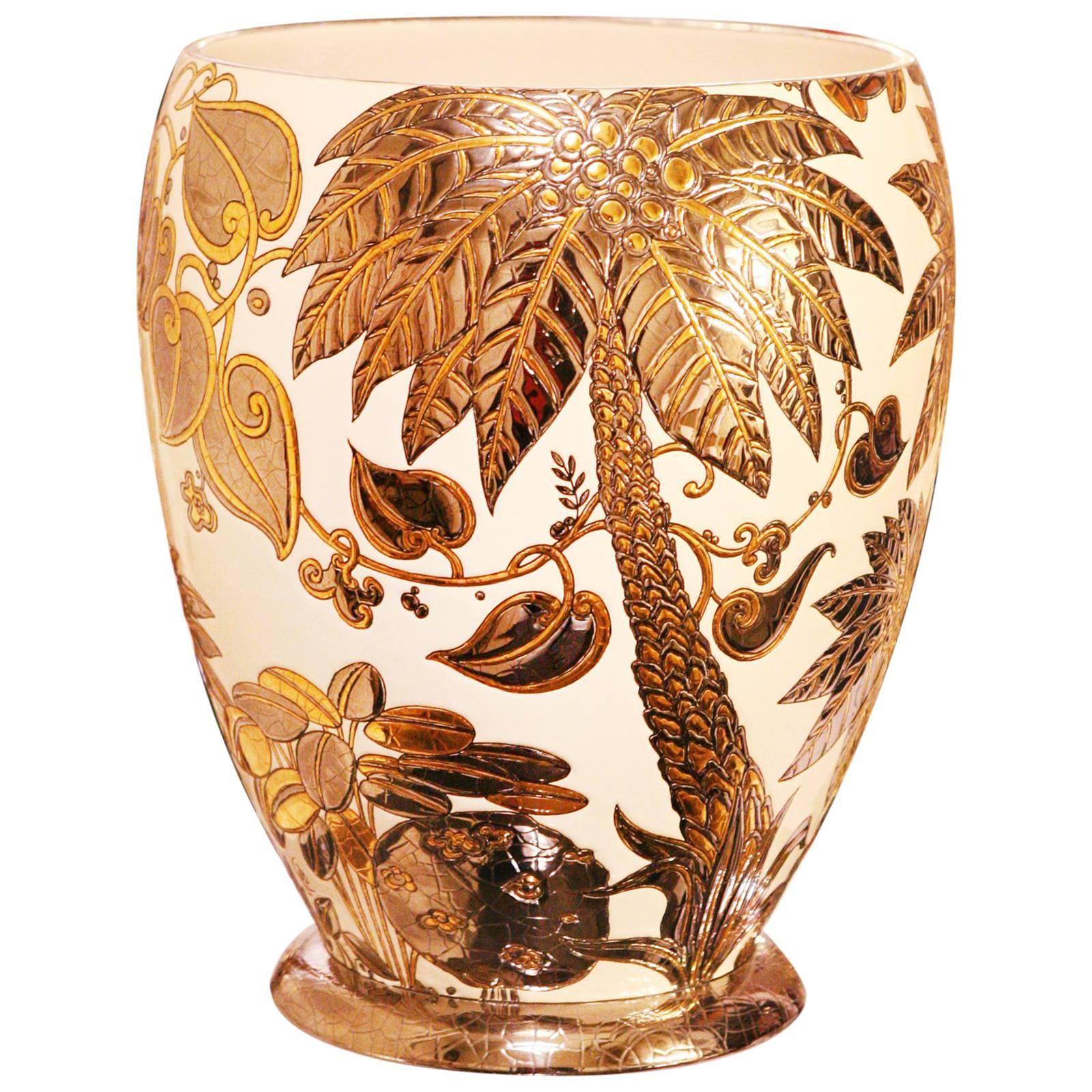 Palmers Weiße und vergoldete Vase Emaux de Longwy, limitierte Auflage im Angebot