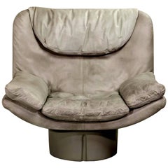 Eye-Catching Italian Grey Leather Lounge Chair by Ammanati & Vitello, 1970s