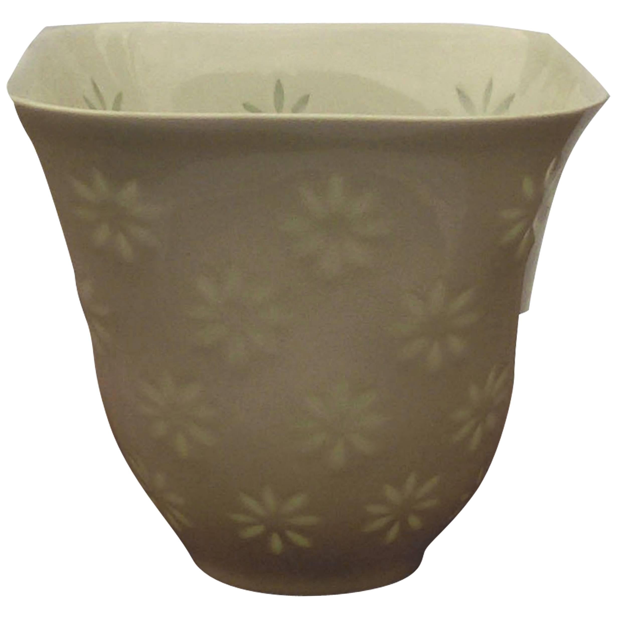 1960s Arabia Glazed White "Rice" Porcelain Vase by Friedl Holzer-Kjellberg