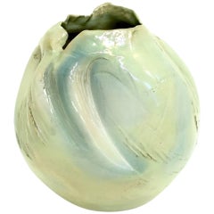 Vase sculptural postmoderne en faïence émaillée bleu irisé fabriqué à la main, Italie