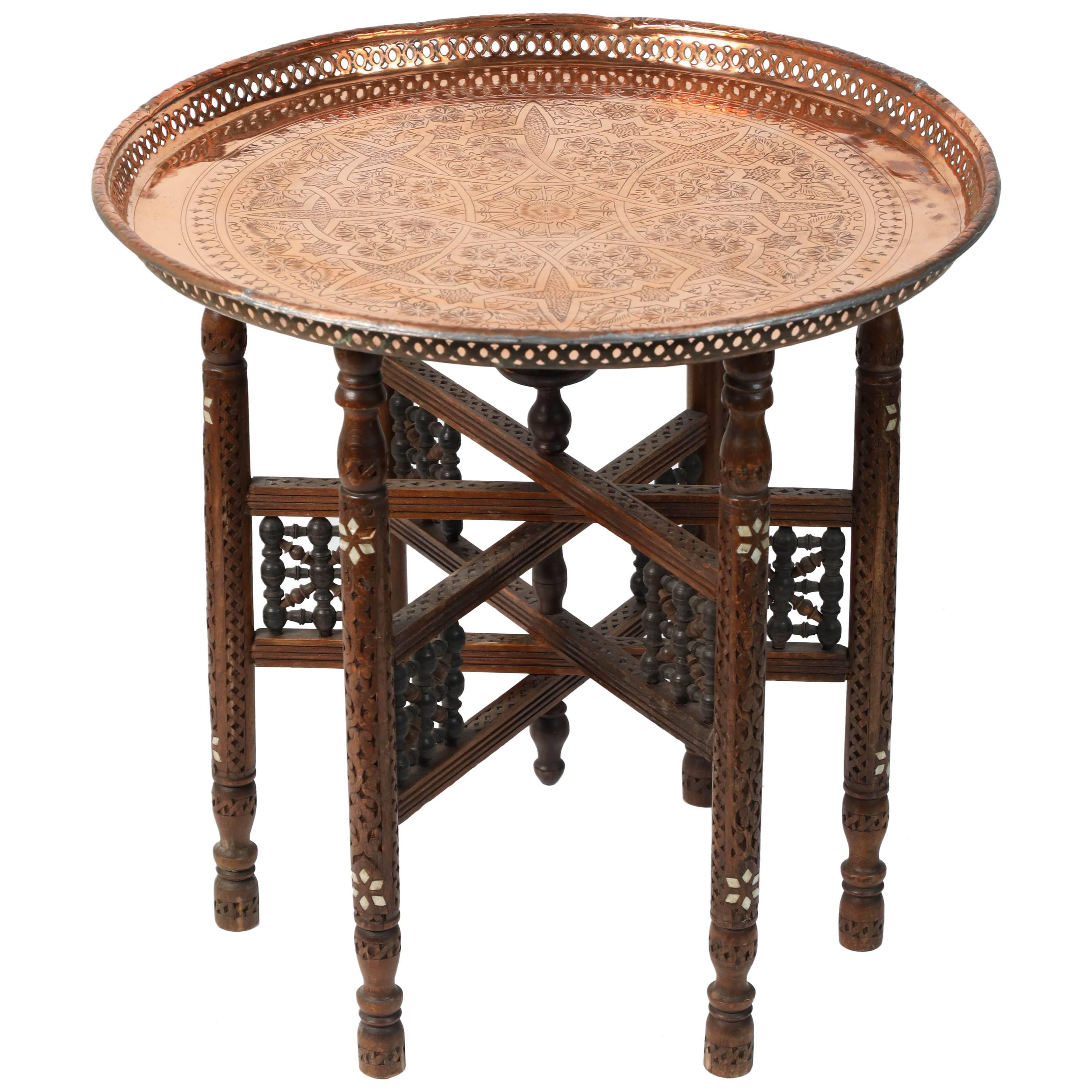 Table à plateau en cuivre de style marocain avec base pliante