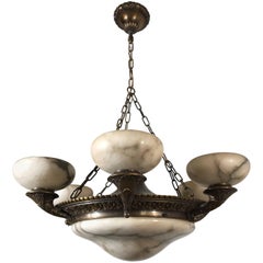 Lampadario neoclassico in alabastro e bronzo di qualità museale, apparecchio a sospensione
