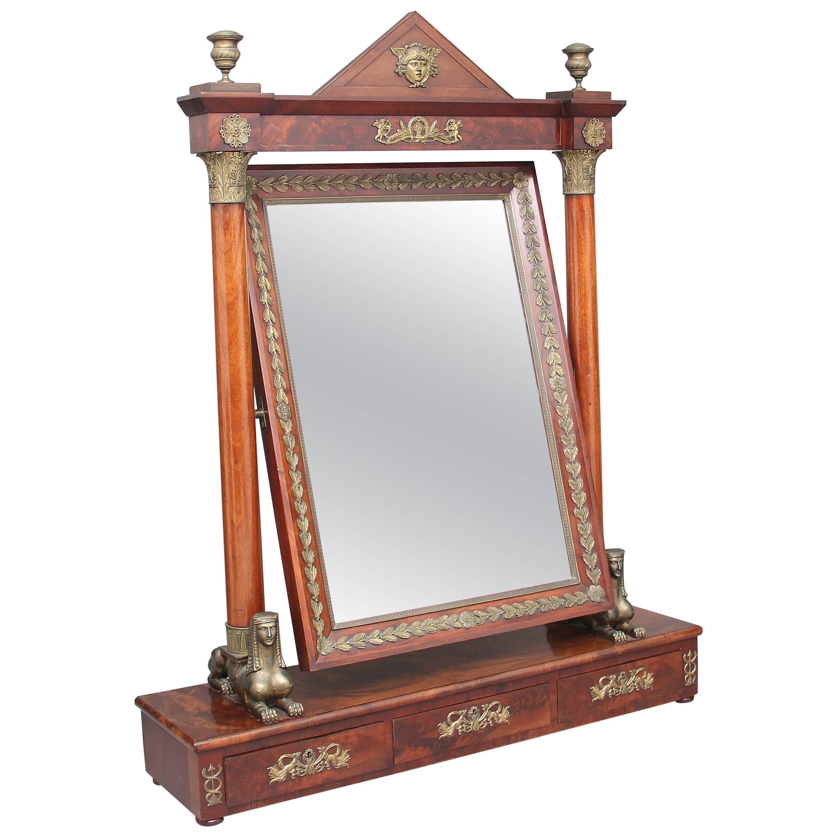 Grand miroir habillé de style Empire français du XIXe siècle en vente