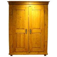Englischer Kleiderschrank aus Kiefernholz mit zwei Türen
