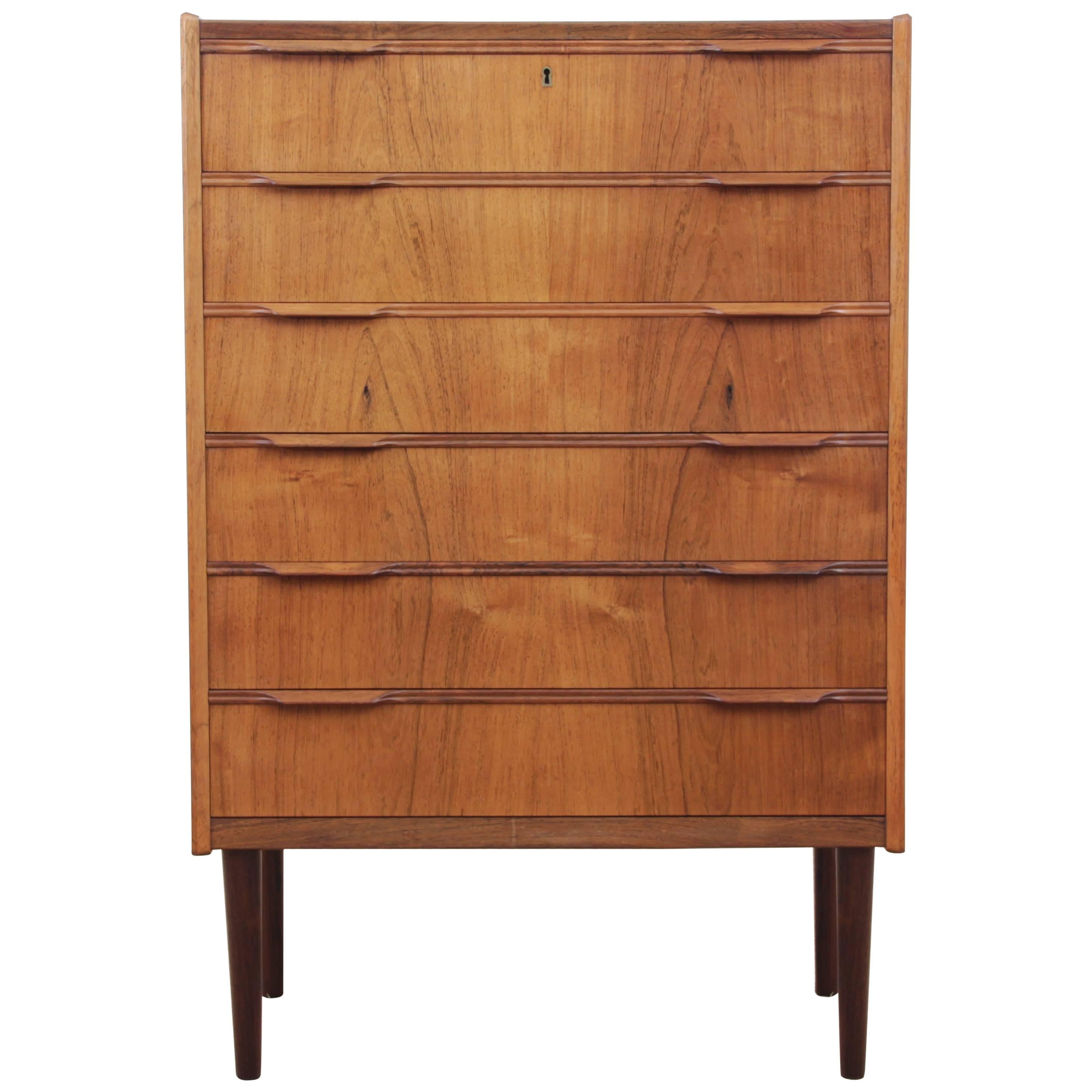 Mid-Century Modern Scandinavian Chest of Drawer in Rosewood