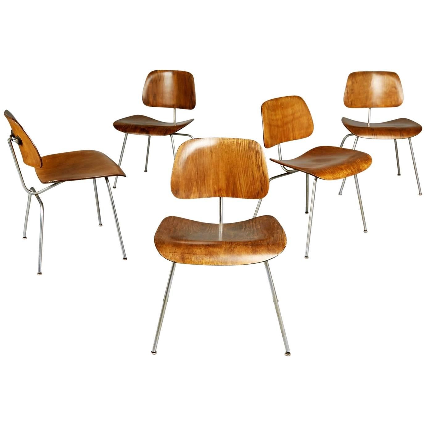 This set of five (5) very rare Evans Production DCM chairs by Ray and Charles Eames predates Herman Miller produced versions. Being considered the 