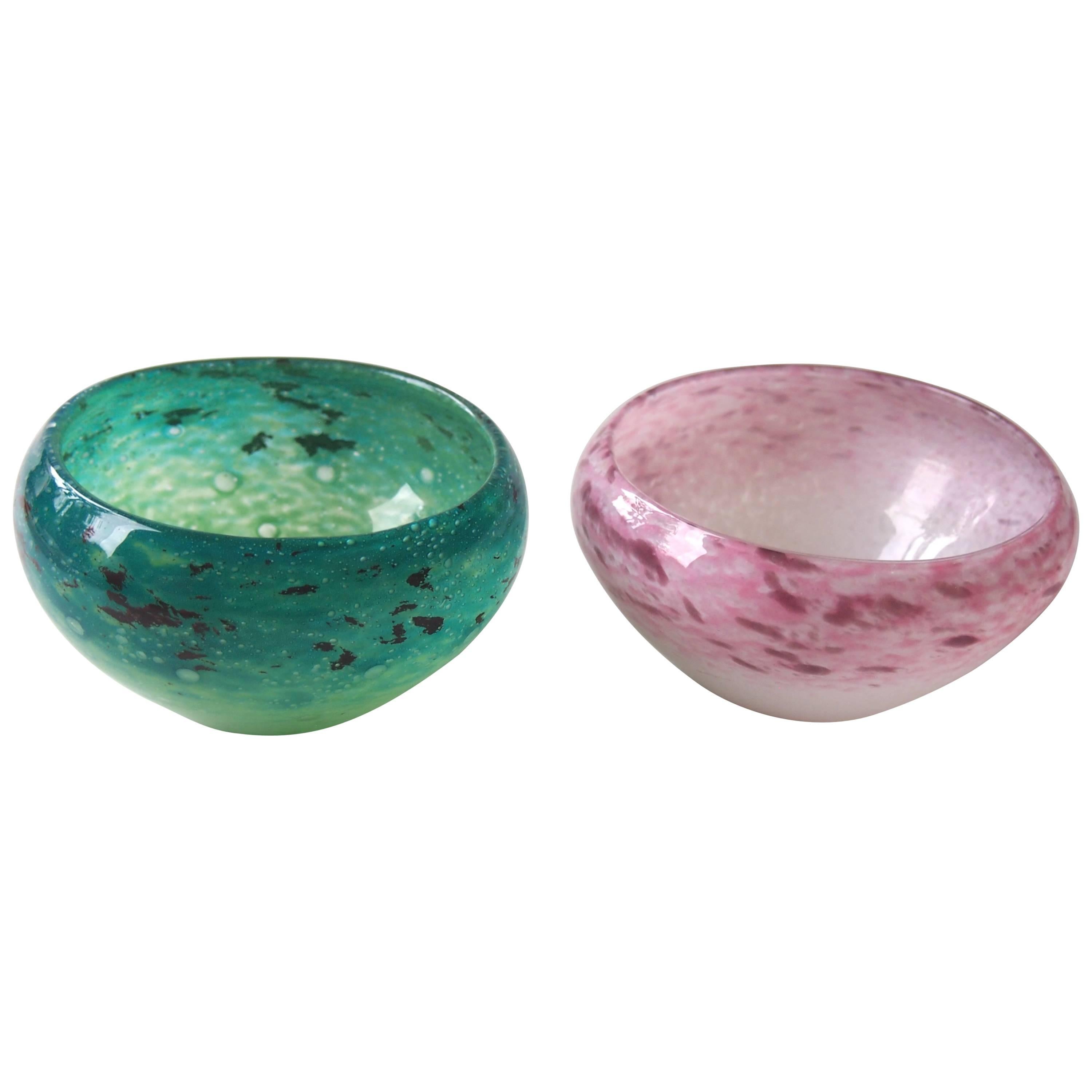 French Art Deco Matched Pair of Schneider 'Jade' Glass Bowls circa 1920 For Sale