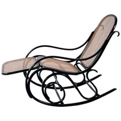 Thonet Rockingchair No. 10 with Footrest